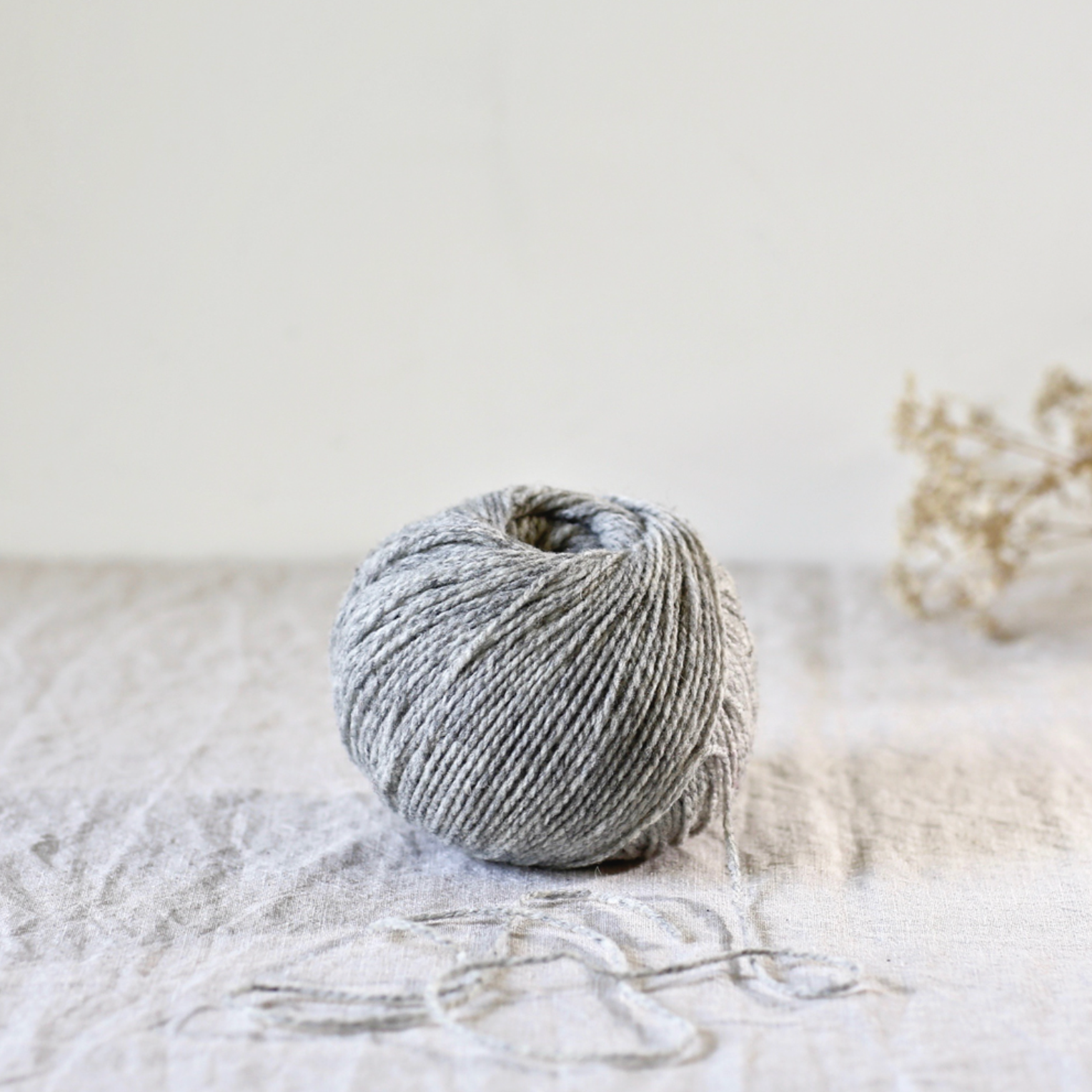 Ulysse knitting yarn, woolen spun merino